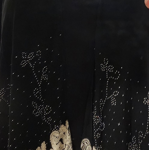 Black Wrap with off white design - Picture 3 of 7